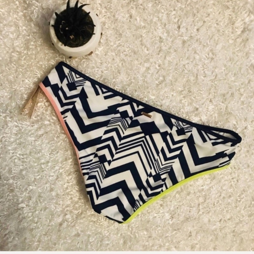 Victoria Secret Classic Hipster Bikini Bottom M - Picture 3 of 5